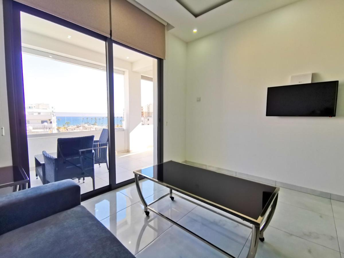 Sunny Daze Seaview Apartment Larnaca Dış mekan fotoğraf